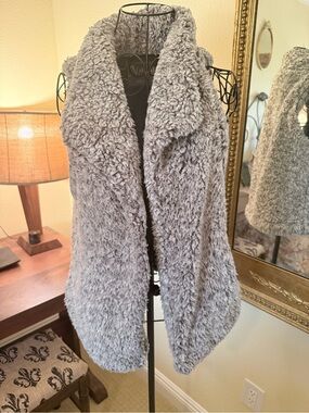 Natural Reflections Plush Faux Shearling Vest in Light Gray